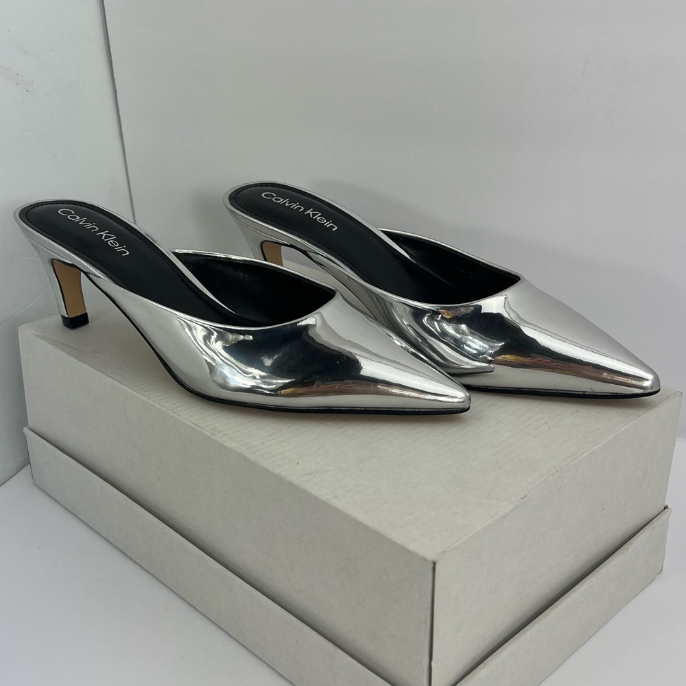 CALVIN KLEIN MIRROR SILVER METALLIC MULES, POINTY TOES, KITTEN HEELS, SIZE 7M
